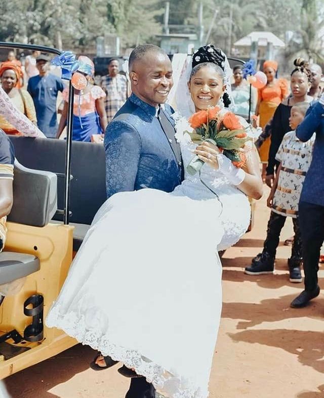Groom and bride make grand entrance at wedding in keke