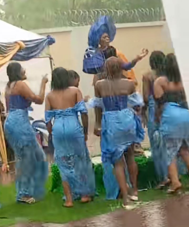 Couple Asoebi girls dance rain traditional wedding