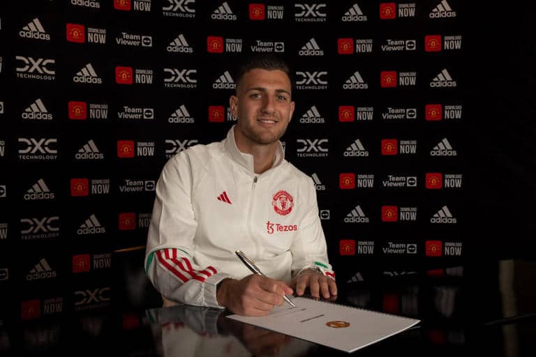 Dalot signs new contract with Manchester United