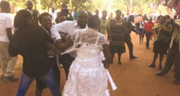 Fight breaks out during introduction as bride’s uncle brings fresh marriage list (video)