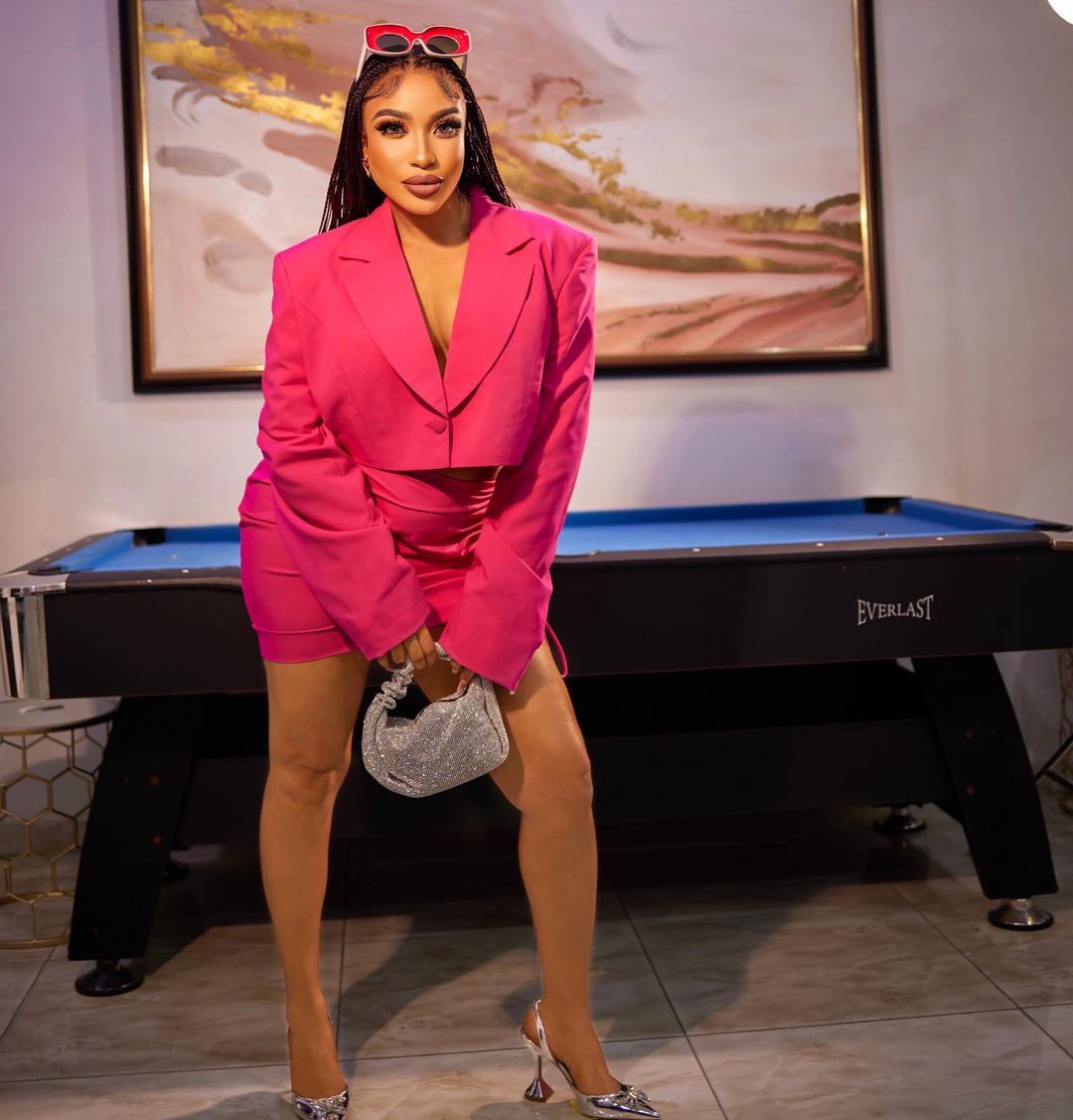 Speculations as Tonto Dikeh flaunts mystery man at 38th birthday party (Video)