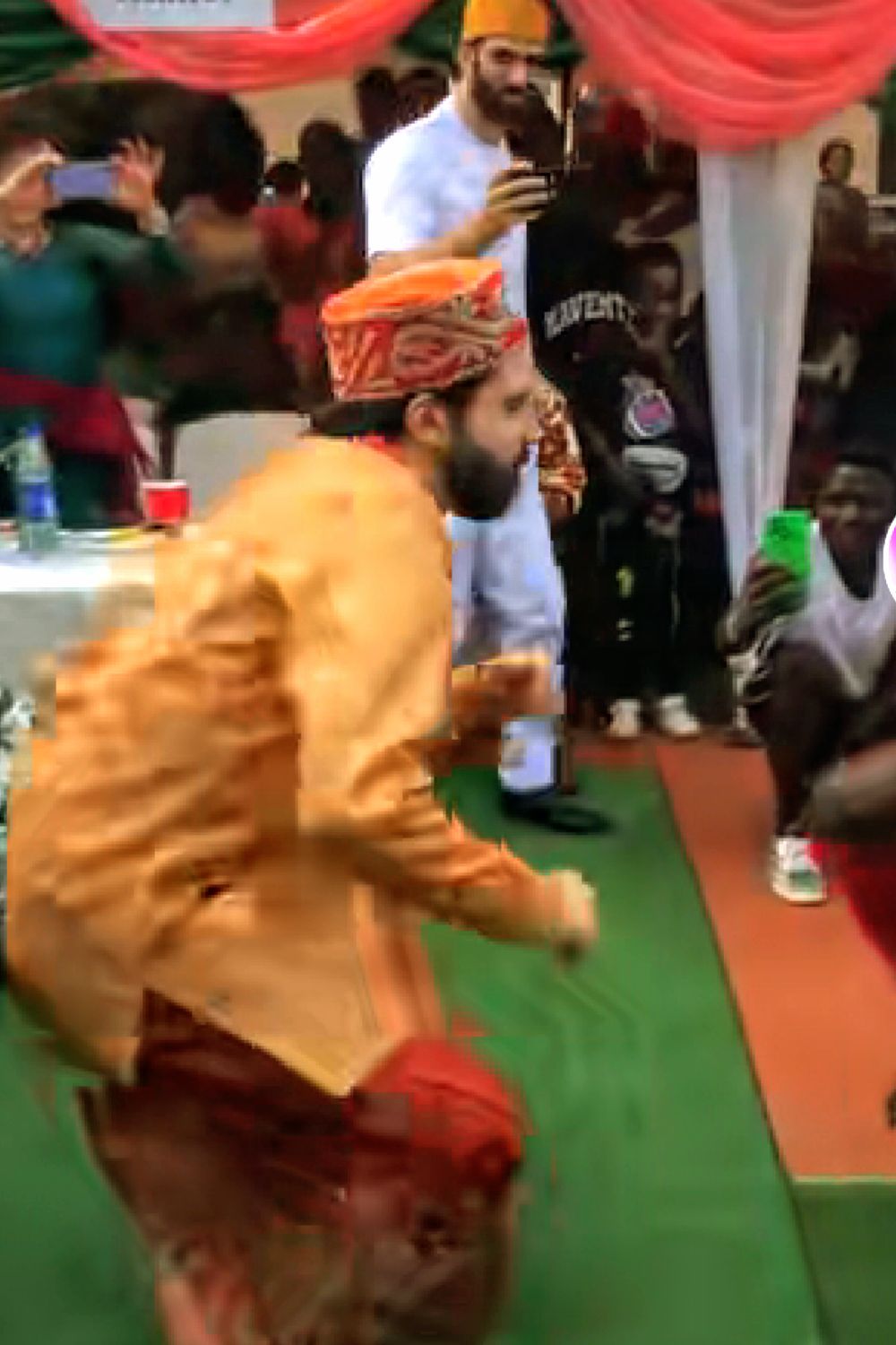 "Una don lock client give una sister marry" - Reaction as Oyinbo man embraces igbo culture, showcases impressive dance moves, and seamless blending at wedding