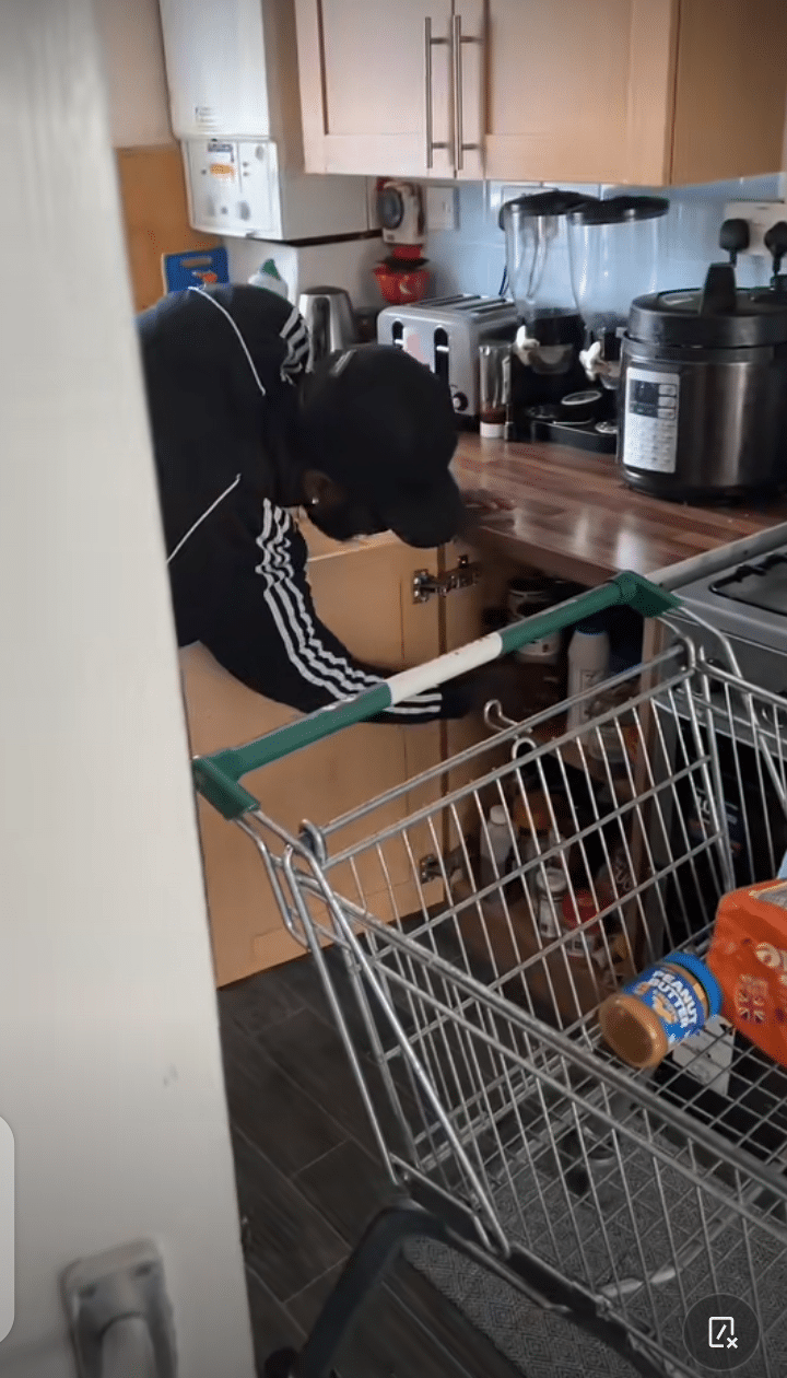 "Sapa na your mate" - Man goes with trolley to mum’s house, treats it like Supermarket as he shops