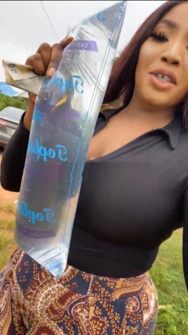 Speculations as lady flaunts N10 'pure water' in Benin (Video)