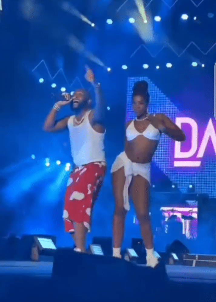 Davido's dancing with lady on stage
