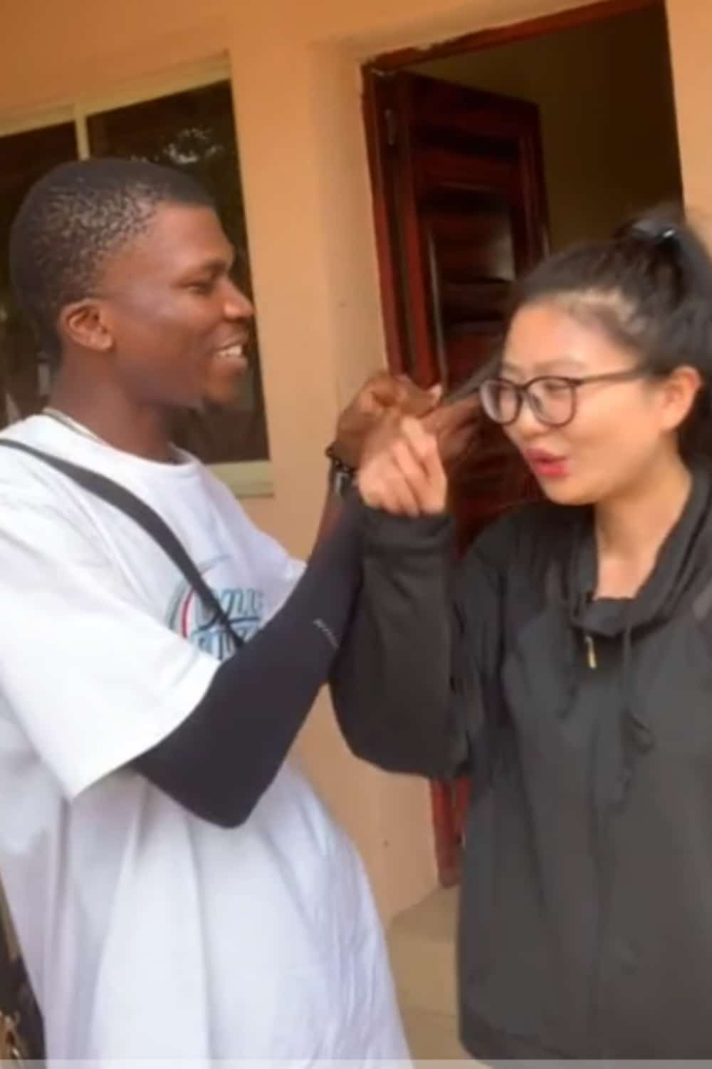 Na only me understand" - Nigerian man engages in playful banter with his Chinese teacher, communicates in Mandarin (Video)