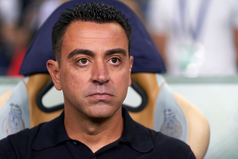 Barcelona Director Deco expresses confidence in Xavi Hernandez Amidst reports of discontent