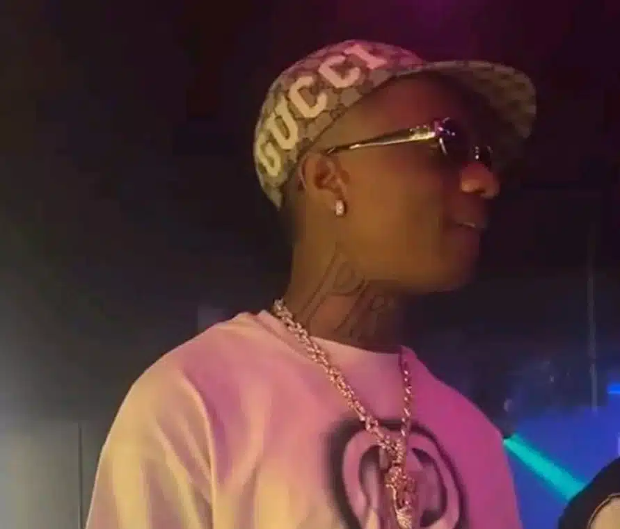“You collect this money con draw nonsense” — Reactions as Wizkid tattoo artist claims he was paid 10 million Naira 
